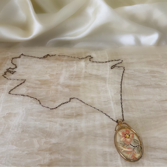 Vintage 60s flower pendant gold tone necklace - Picture 2 of 3